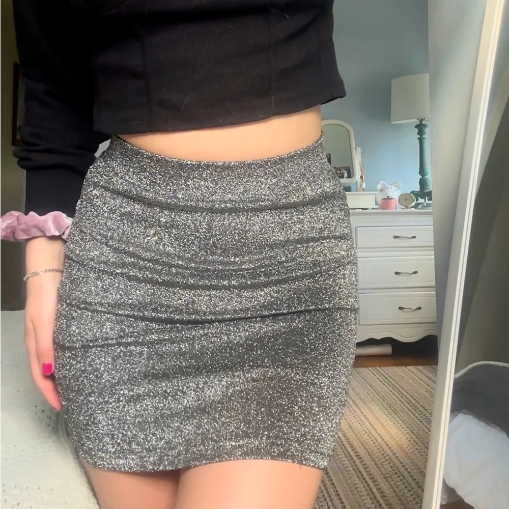 Mini skirt - Picture 2 of 4